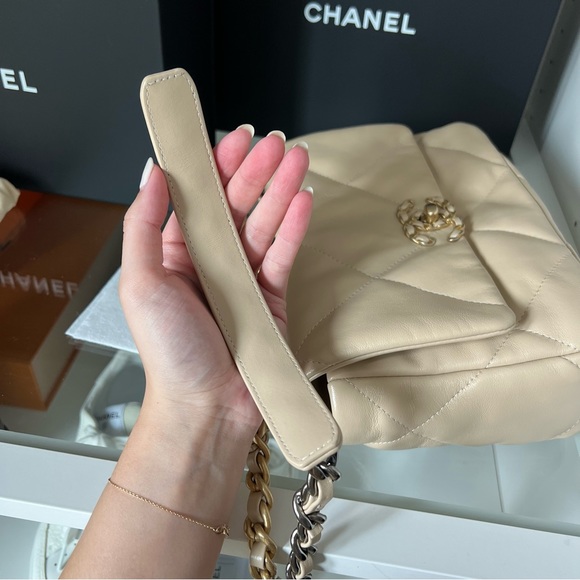 EUC CHANEL 19 Flap Bag Beige Small/Medium Lambskin Leather Full Set - Picture 12 of 12